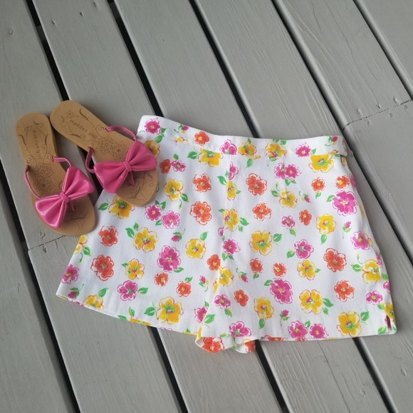 12p white shorts with bright flowers - Picture 10 of 10